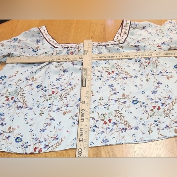 Max Studio. Floral Shirt. Estimated Size Medium. See Measurements. - Picture 5 of 7